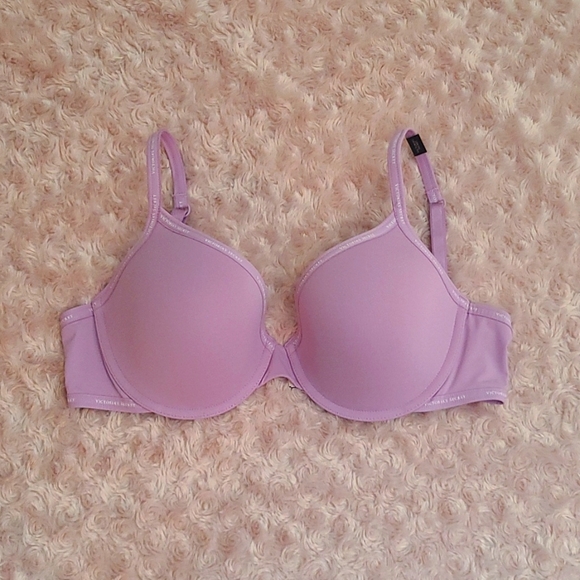 Victoria's Secret Other - T-Shirt Lightly Lined Demi Bra